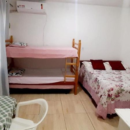 Kitnet S2 Em Torres-Rs - Na Mais Bela Praia Gaucha - Cozinha - Banheiro - Ar Condicionado - Tv Smart 32' - Wi-Fi - Estacionamento - Anfitria Superhost No Bnb 外观 照片