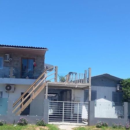 Kitnet S2 Em Torres-Rs - Na Mais Bela Praia Gaucha - Cozinha - Banheiro - Ar Condicionado - Tv Smart 32' - Wi-Fi - Estacionamento - Anfitria Superhost No Bnb 外观 照片