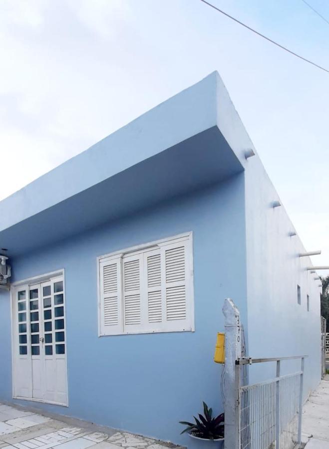 Kitnet S2 Em Torres-Rs - Na Mais Bela Praia Gaucha - Cozinha - Banheiro - Ar Condicionado - Tv Smart 32' - Wi-Fi - Estacionamento - Anfitria Superhost No Bnb 外观 照片