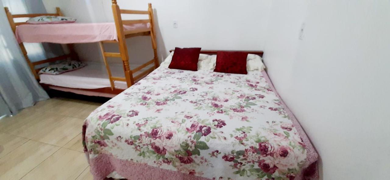 Kitnet S2 Em Torres-Rs - Na Mais Bela Praia Gaucha - Cozinha - Banheiro - Ar Condicionado - Tv Smart 32' - Wi-Fi - Estacionamento - Anfitria Superhost No Bnb 外观 照片