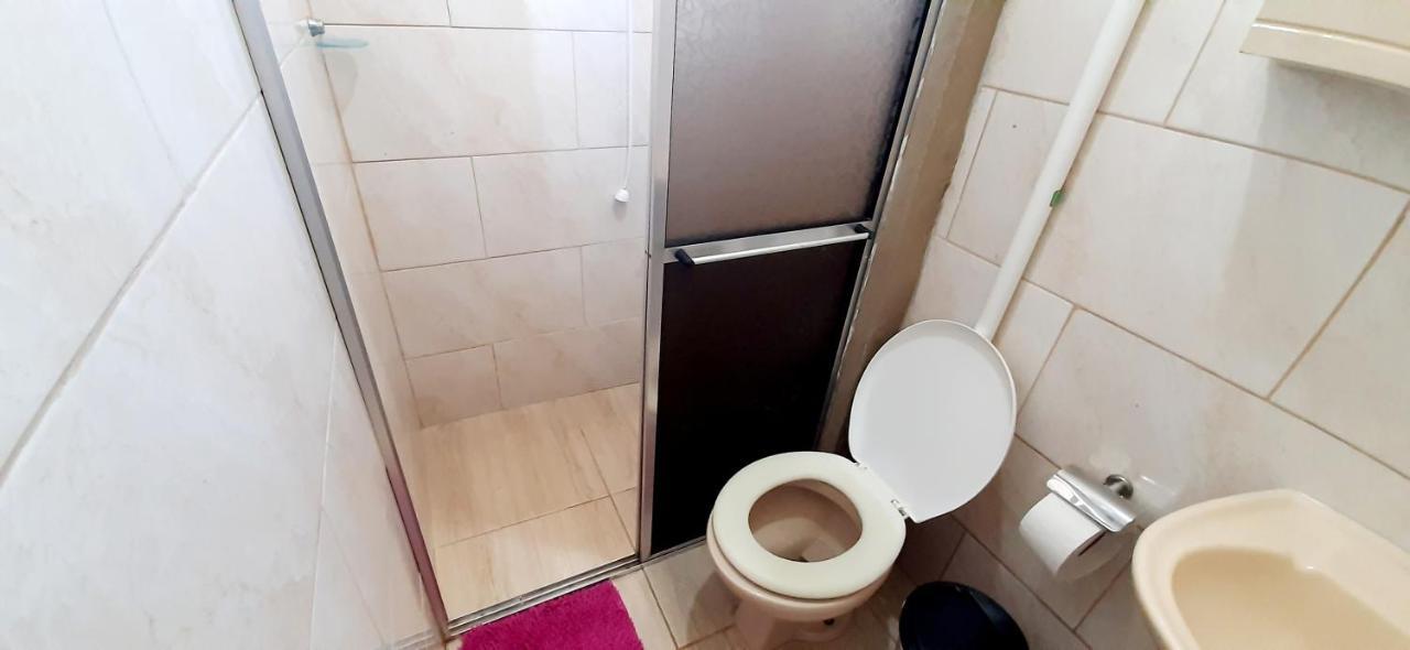 Kitnet S2 Em Torres-Rs - Na Mais Bela Praia Gaucha - Cozinha - Banheiro - Ar Condicionado - Tv Smart 32' - Wi-Fi - Estacionamento - Anfitria Superhost No Bnb 外观 照片