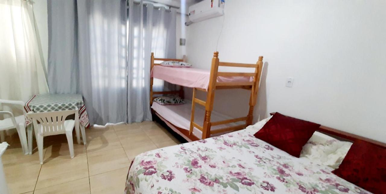 Kitnet S2 Em Torres-Rs - Na Mais Bela Praia Gaucha - Cozinha - Banheiro - Ar Condicionado - Tv Smart 32' - Wi-Fi - Estacionamento - Anfitria Superhost No Bnb 外观 照片