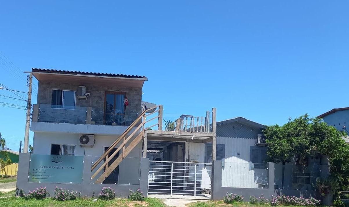 Kitnet S2 Em Torres-Rs - Na Mais Bela Praia Gaucha - Cozinha - Banheiro - Ar Condicionado - Tv Smart 32' - Wi-Fi - Estacionamento - Anfitria Superhost No Bnb 外观 照片